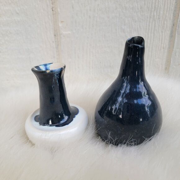 2 art studio small glazed bud vases blue /wht - Picture 2 of 4